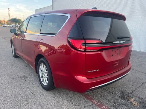 Used 2024 Chrysler Pacifica Touring-L FWD image 6