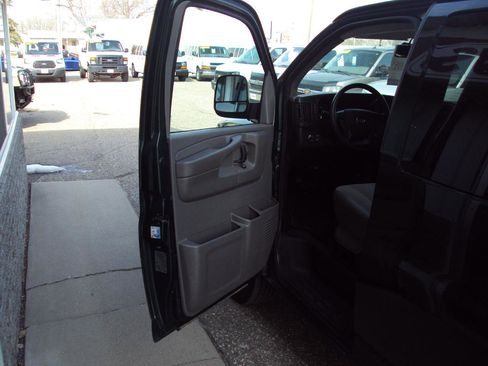 Used 2014 Chevrolet Express 1500 LT w/ LT Preferred Equipment Group AWD/4WD image 16