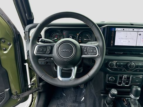 Used 2024 Jeep Wrangler Unlimited Sahara w/ Technology Group AWD/4WD image 12