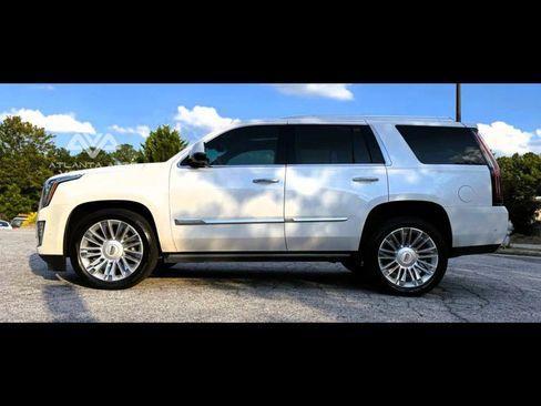 Used 2019 Cadillac Escalade Platinum image 14