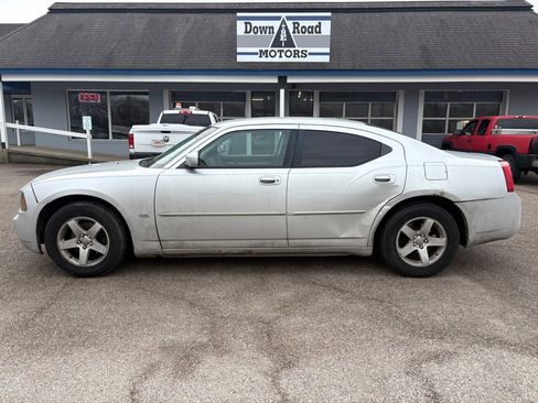Used 2010 Dodge Charger SXT image 2
