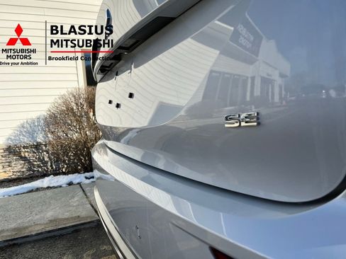 Used 2025 Mitsubishi Outlander SE image 23
