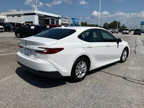 Used 2025 Toyota Camry LE FWD image 22