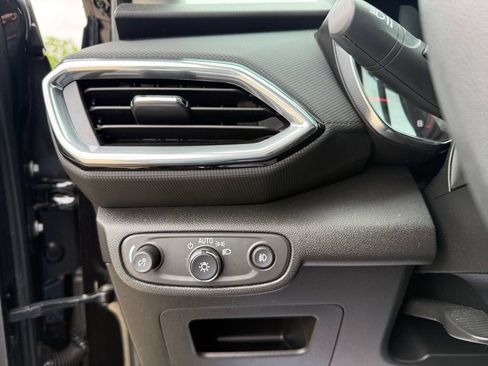 Used 2023 Chevrolet TrailBlazer LT w/ Convenience Package FWD image 31