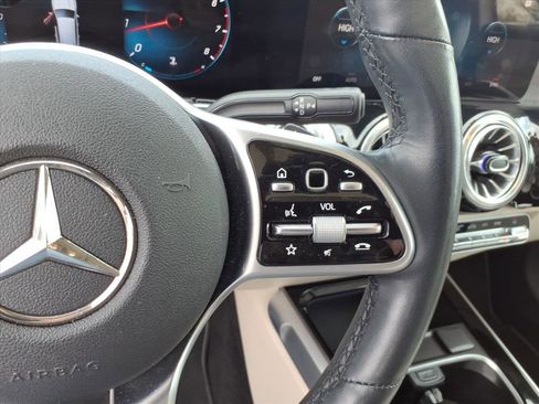 Certified 2022 Mercedes-Benz GLB 250 4MATIC image 17