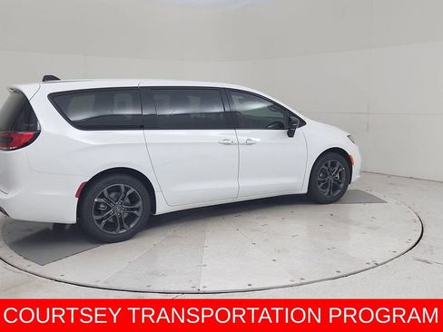 New 2026 Chrysler Pacifica Select image 15