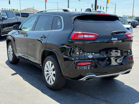 Used 2018 Jeep Cherokee Overland AWD/4WD image 5