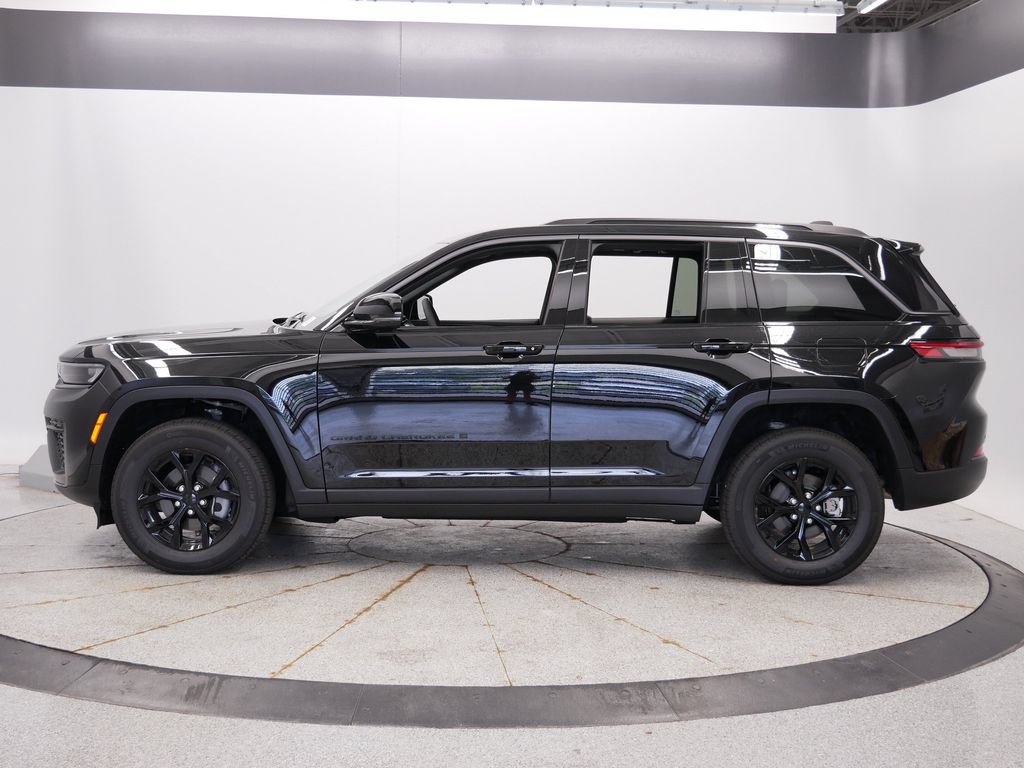 New 2026 Jeep Grand Cherokee Altitude AWD/4WD image 2