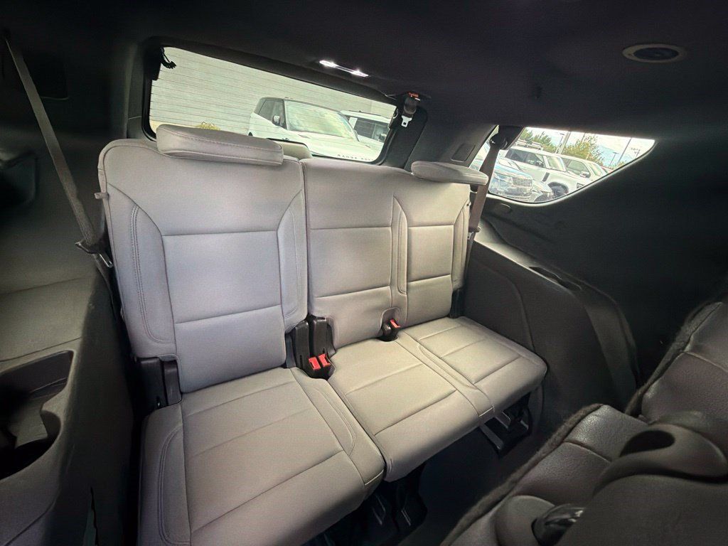 Used 2023 Chevrolet Tahoe Z71 w/ Luxury Package AWD/4WD image 19