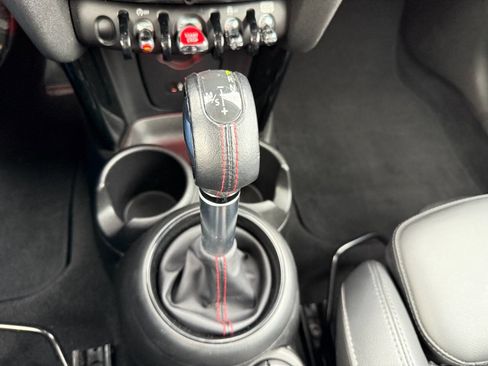 Used 2019 MINI Cooper S w/ Signature Upholstery Package image 32