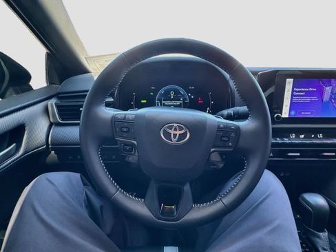 Used 2025 Toyota Camry SE w/ Convenience Package FWD image 11