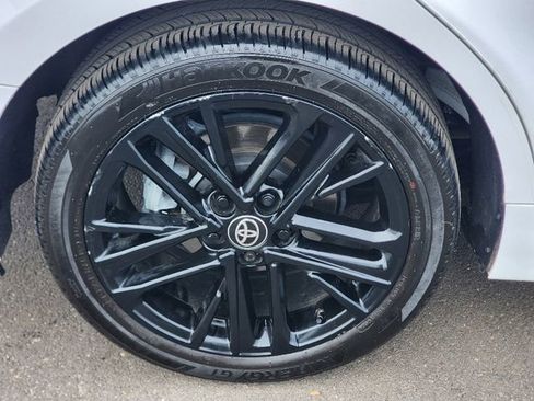 Used 2025 Toyota Camry SE w/ Convenience Package image 12