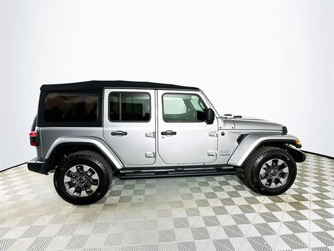 Used 2018 Jeep Wrangler Unlimited Sahara image 8