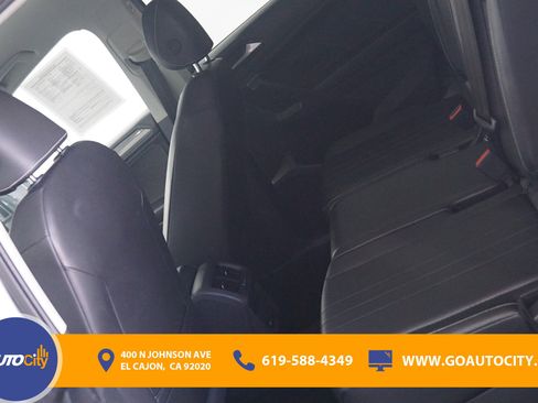 Used 2024 Volkswagen Tiguan SE image 15