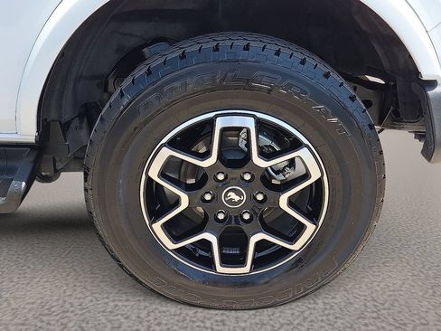 Used 2025 Ford Bronco Outer Banks AWD/4WD image 8