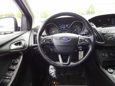 Used 2017 Ford Focus SE w/ Cold Weather Package image 17