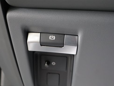 Used 2025 Land Rover Defender 110 X-Dynamic SE AWD/4WD image 19