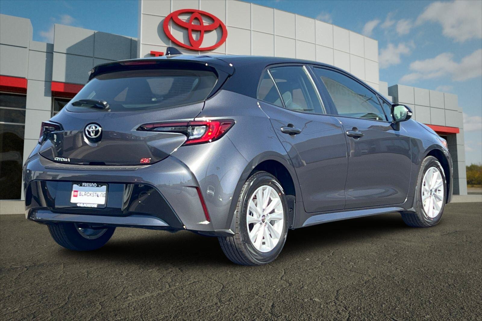 Used 2027 Toyota Corolla SE w/ SE Premium Package FWD image 3