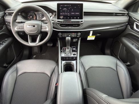 New 2026 Jeep Compass Latitude image 10