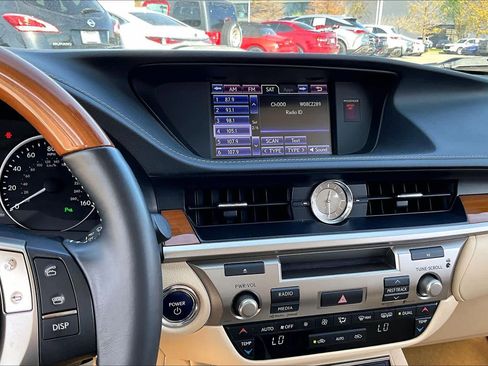 Used 2014 Lexus ES 300h Hybrid image 5