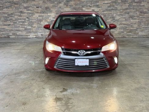 Used 2017 Toyota Camry XLE image 2