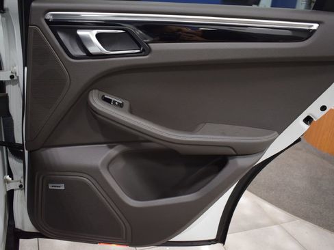 Used 2018 Porsche Macan S image 15