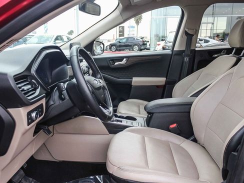 Used 2020 Ford Escape Titanium image 14