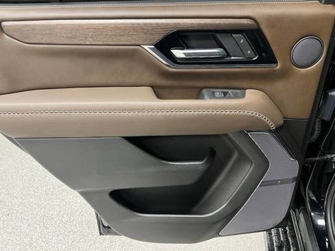 Used 2025 GMC Yukon Denali Ultimate w/ LPO, Floor Liner Package AWD/4WD image 42
