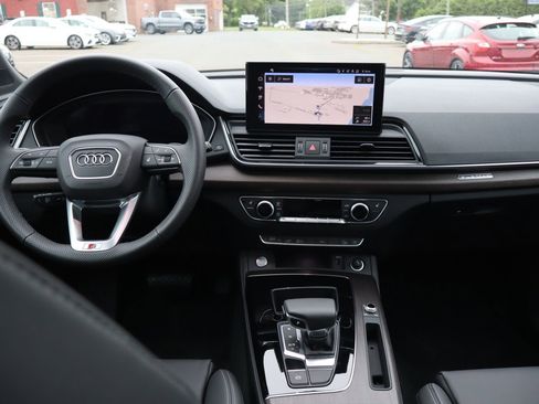 Used 2024 Audi Q5 e Premium Plus w/ Premium Plus Package image 12