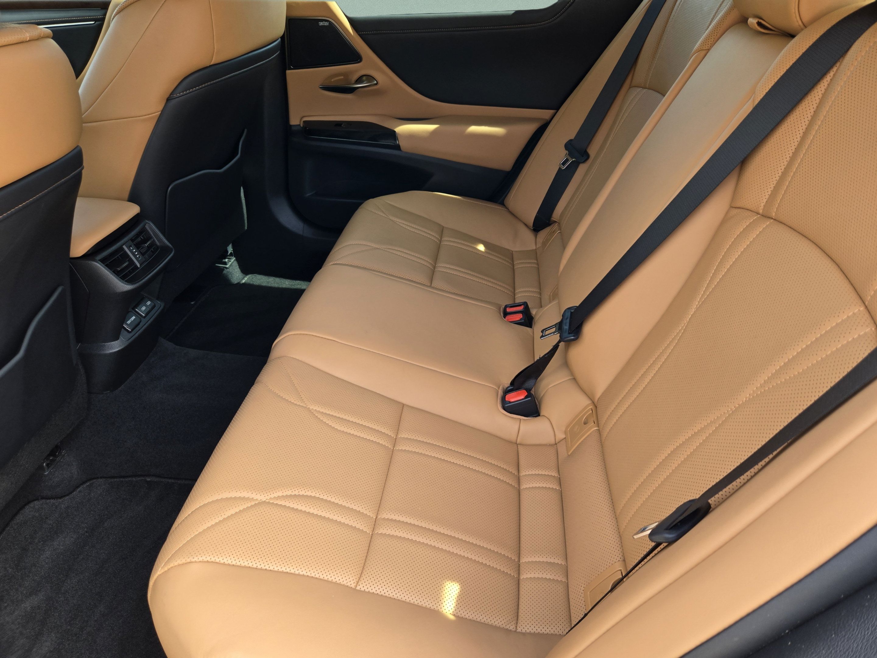 Certified 2024 Lexus ES 350 Ultra Luxury w/ Accessory Package (Z2) FWD image 32