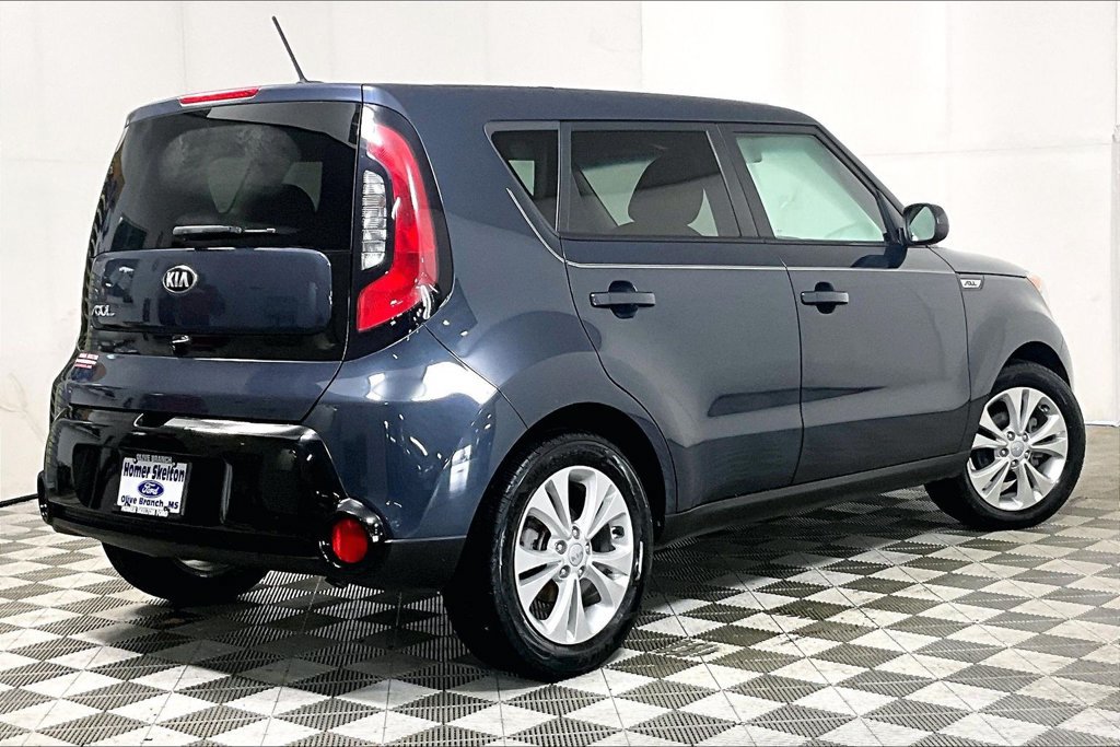 Used 2016 Kia Soul + FWD image 12