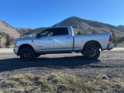New 2026 RAM 2500 Laramie AWD/4WD image 4