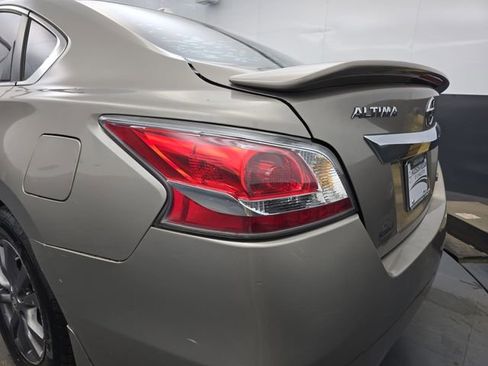 Used 2015 Nissan Altima 2.5 S w/ Special Edition Package image 18