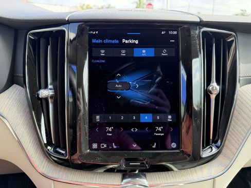 Certified 2023 Volvo XC60 T8 Ultimate image 25