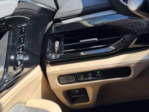 Used 2025 Acura MDX SH-AWD w/ Technology Package image 22