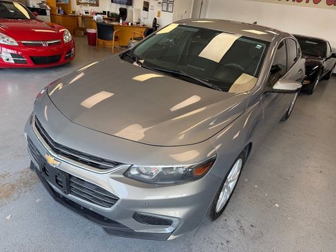 Used 2018 Chevrolet Malibu LT w/ Driver Confidence Package FWD image 8