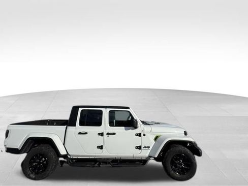 Used 2022 Jeep Gladiator Sport image 43