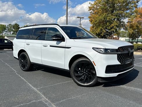 New 2025 Lincoln Navigator Reserve w/ Jet Appearance Package image 1