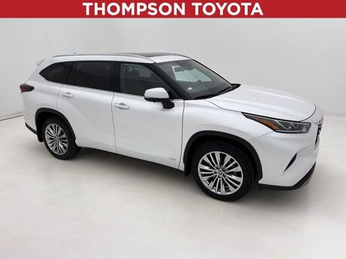 Used 2025 Toyota Highlander Platinum AWD/4WD image 1