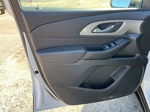Used 2023 Chevrolet Traverse LT FWD image 12