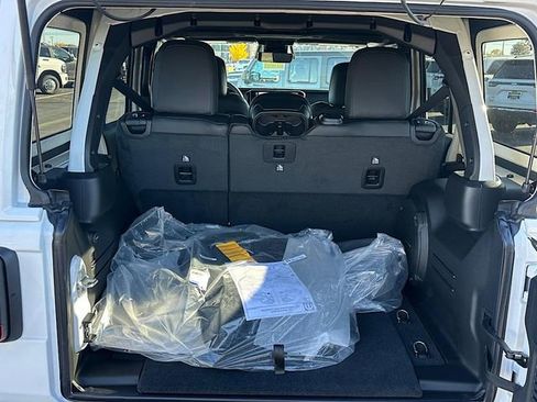 New 2026 Jeep Wrangler Unlimited Rubicon image 8