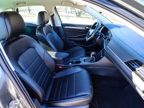 Used 2023 Volkswagen Jetta SE image 38