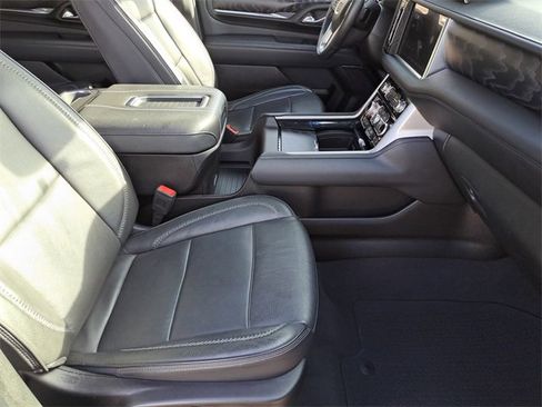 Used 2024 GMC Yukon XL Denali image 26