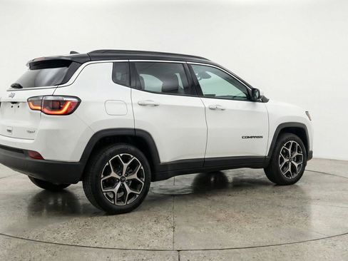 Used 2025 Jeep Compass Limited AWD/4WD image 9