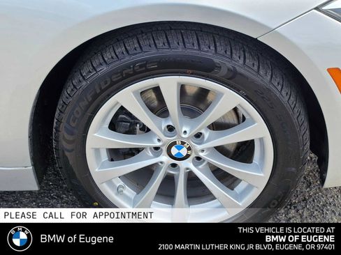 Used 2017 BMW 320i xDrive Sedan AWD/4WD image 9