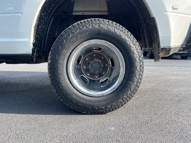 Used 2024 RAM 3500 Tradesman w/ Chrome Appearance Group AWD/4WD image 4