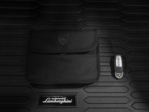 Used 2020 Lamborghini Urus AWD/4WD image 31