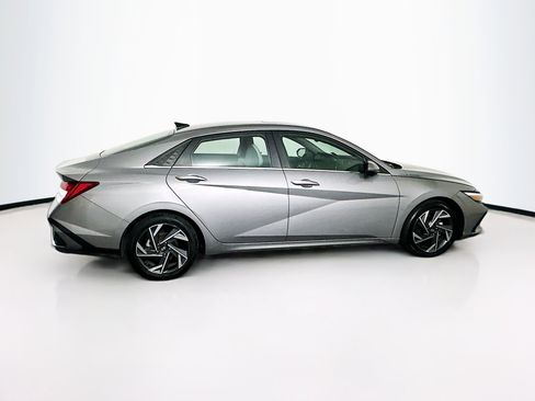 Used 2024 Hyundai Elantra Limited image 10