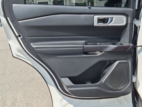 Used 2020 Ford Explorer Platinum w/ Premium Technology Package AWD/4WD image 30