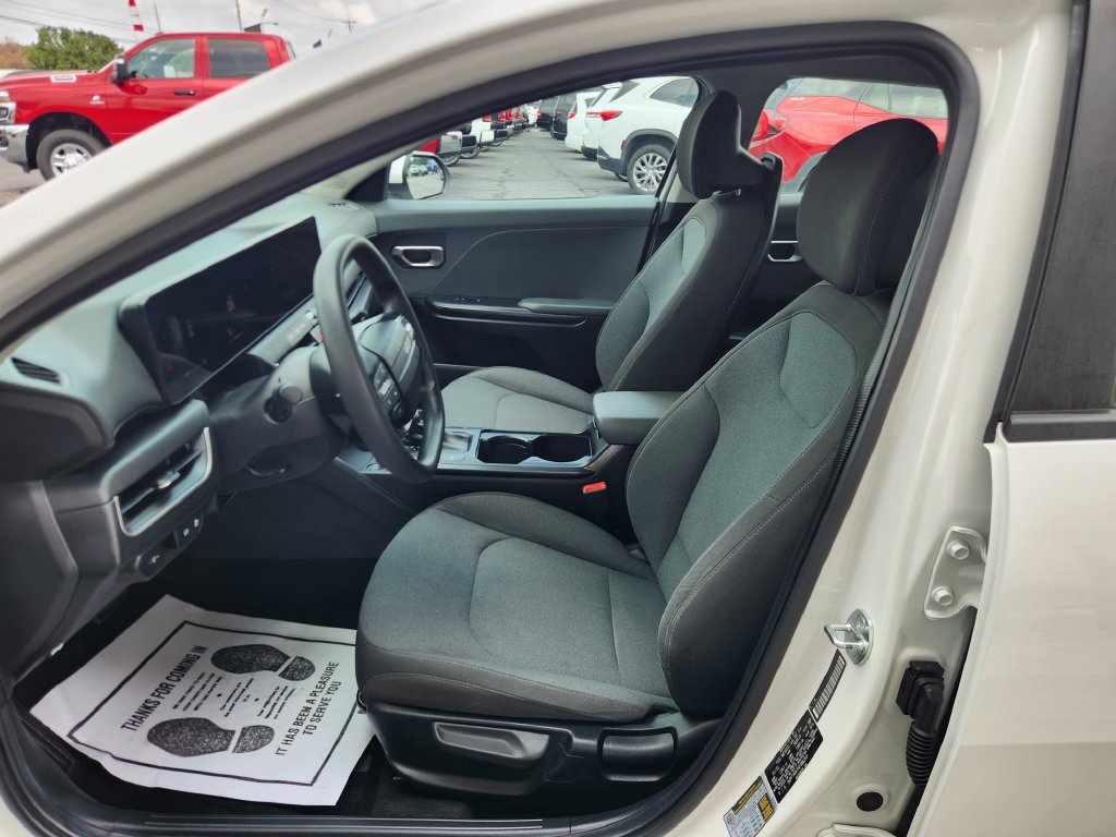 Used 2025 Kia K4 FWD image 20